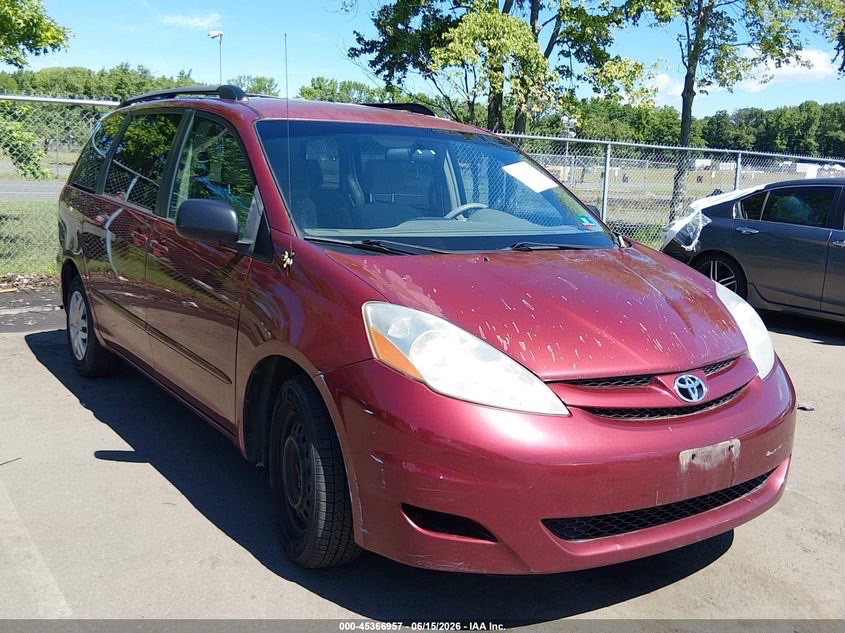 2007 Toyota Sienna — photo 2